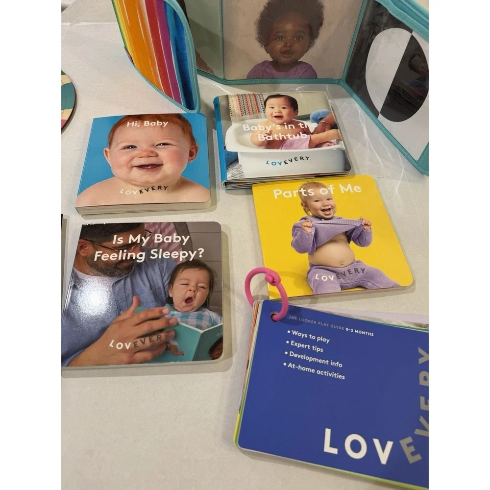 Lovevery The Looker Play Kit 0-2 Months Montessori Baby Toy Set Mobile Books
